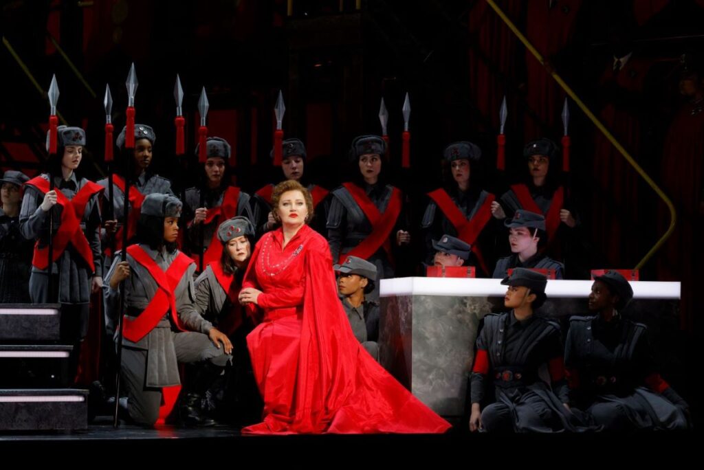 Turandot sitting in front of soldiers on stage
