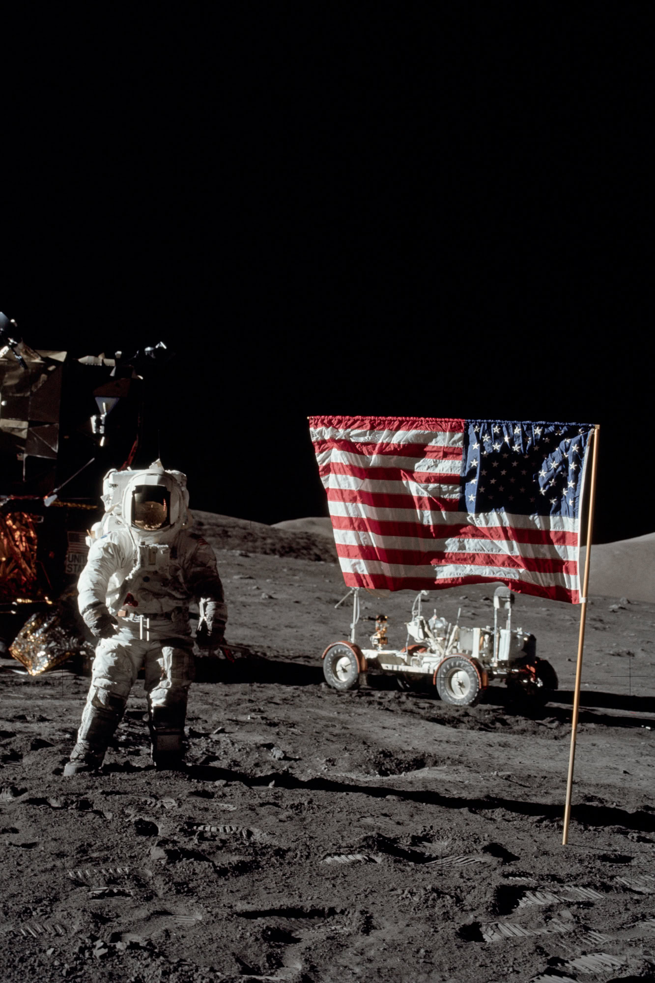 Fulbrighter Walks on the Moon